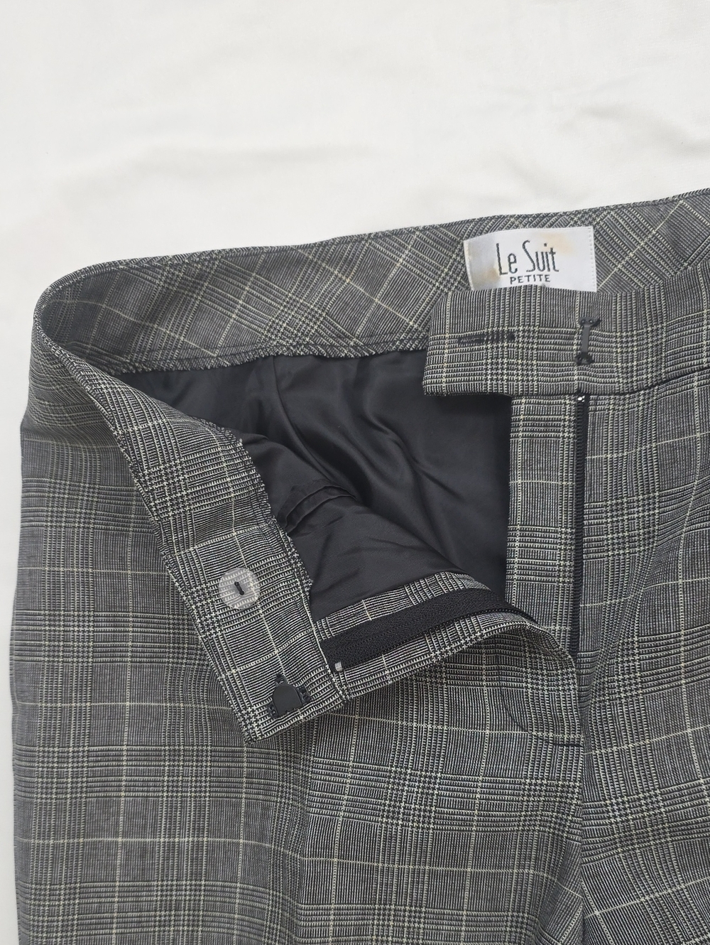 LE SUIT - Picture 8 of 11